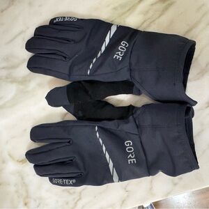GORE-TEX Dark Gray Insulated Gloves